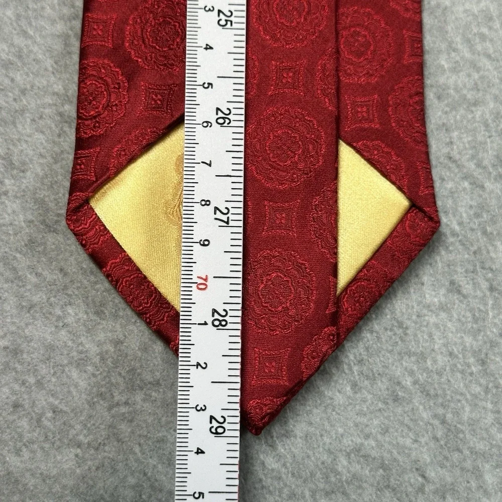 Donald J Trump Signature Collection Red Silk Medallion Power Tie Mens 58x3.75in
